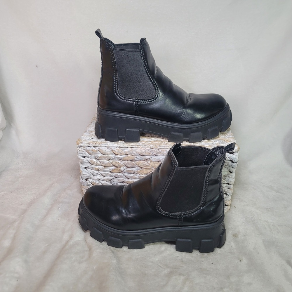 Circus by Sam Edelman Black Lug Sole Chelsea Boots Size 8 Edgy Combat Y2K Moto